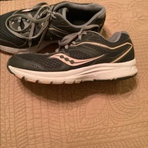 Saucony Cohesion size 7W tennis shoes